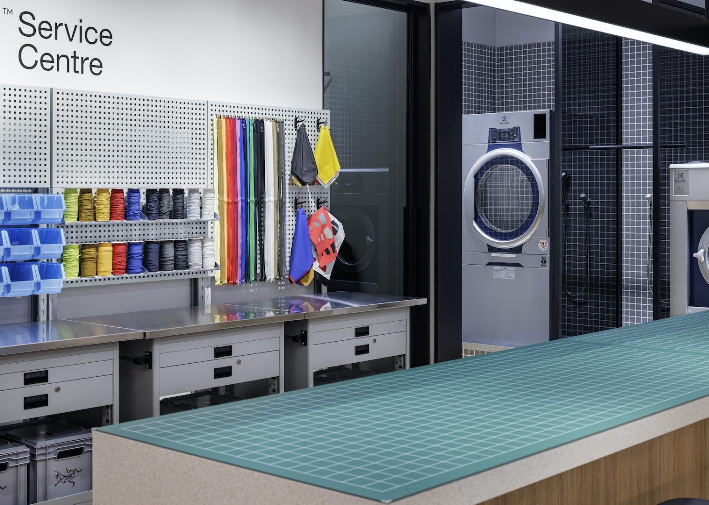 TU-アークテリクス 国内3箇所にReBIRDのサービスカウンターがある。写真は池袋東武のもの